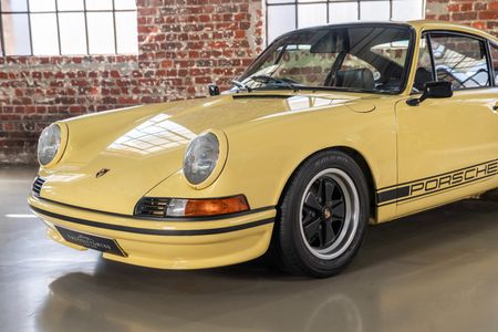 1972-Porsche-911-T-Restored_14