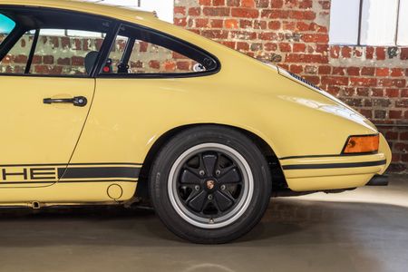 1972-Porsche-911-T-Restored_16