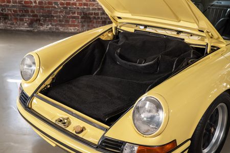 1972-Porsche-911-T-Restored_19