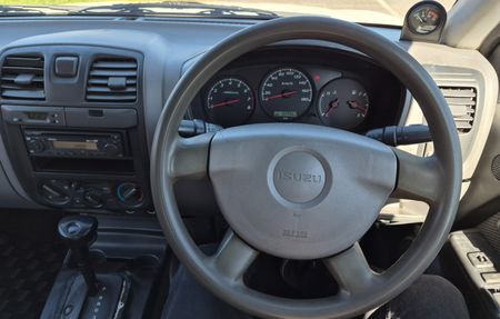 2006-Isuzu-KB-LEXUS-V8_10