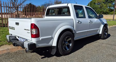 2006-Isuzu-KB-LEXUS-V8_6