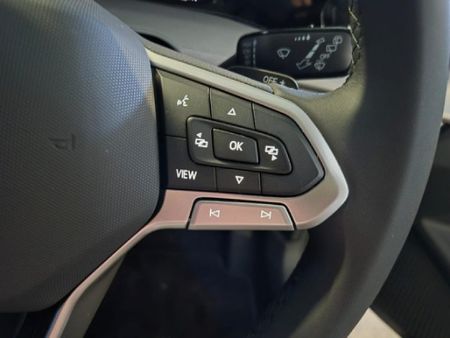 2025-Volkswagen-Golf-14-TSI-Life-Auto-110kw_12