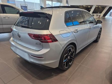 2025-Volkswagen-Golf-14-TSI-Life-Auto-110kw_2