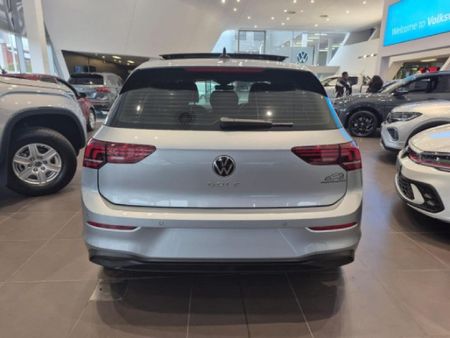 2025-Volkswagen-Golf-14-TSI-Life-Auto-110kw_3