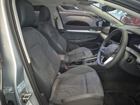 2025-Volkswagen-Golf-14-TSI-Life-Auto-110kw_4