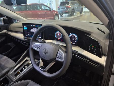 2025-Volkswagen-Golf-14-TSI-Life-Auto-110kw_6