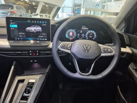 2025-Volkswagen-Golf-14-TSI-Life-Auto-110kw_7
