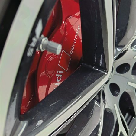 2026-Audi-RSQ8-Performance-Quattro-Auto-471kw_16