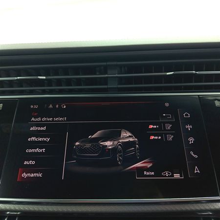 2026-Audi-RSQ8-Performance-Quattro-Auto-471kw_36