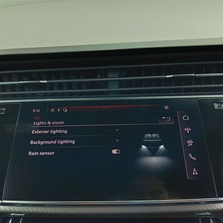 2026-Audi-RSQ8-Performance-Quattro-Auto-471kw_37