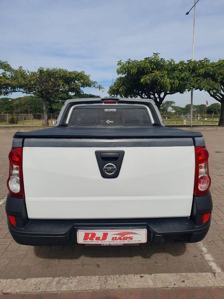 2021-Nissan-NP200-16_7