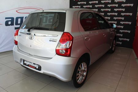 2017-Toyota-Etios-15-XS-5-dr_3