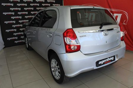 2017-Toyota-Etios-15-XS-5-dr_5