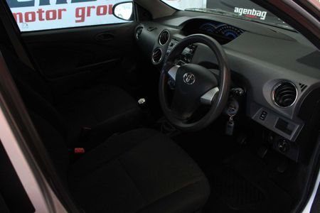 2017-Toyota-Etios-15-XS-5-dr_8