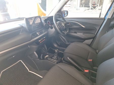 2026-Suzuki-Swift-12-GLX_10