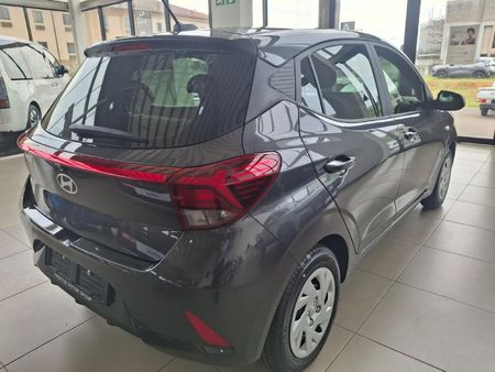2026-Hyundai-Grand-i10-12-Motion-Auto_5