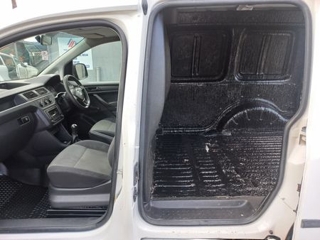 2021-Volkswagen-Caddy-16i-81kW-Panel-Van_10