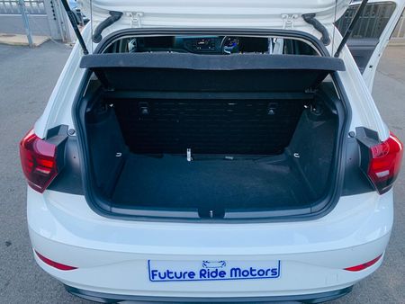 2023-Volkswagen-Polo-10-TSI-Highline-85kW_18
