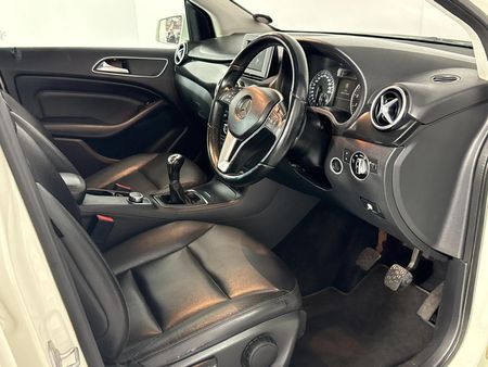 2013-Mercedes-Benz-B-Class-B-180-BE_9