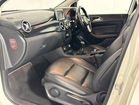 2013-Mercedes-Benz-B-Class-B-180-BE_8