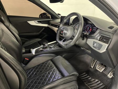 2019-Audi-S4-30-TFSI-quattro-Auto_9