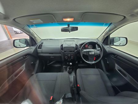 2026-Isuzu-D-Max-250C-Fleetside-Single-Cab_10