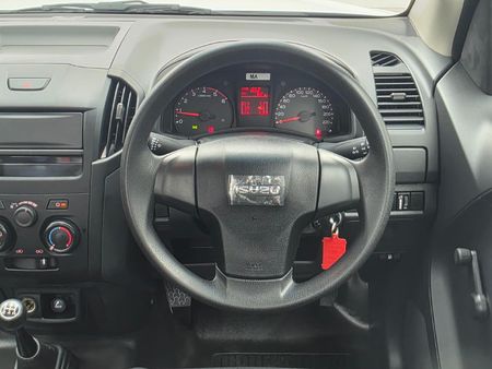 2026-Isuzu-D-Max-250C-Fleetside-Single-Cab_14