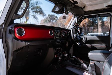 2023-Jeep-Gladiator-Rubicon-36-4x4-Auto-Double-Cab_9