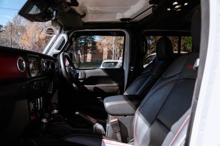 2023-Jeep-Gladiator-Rubicon-36-4x4-Auto-Double-Cab_10