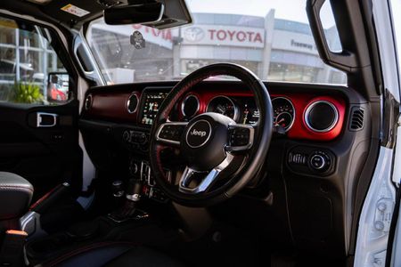 2023-Jeep-Gladiator-Rubicon-36-4x4-Auto-Double-Cab_12