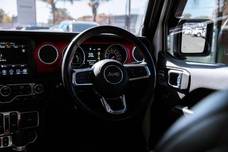 2023-Jeep-Gladiator-Rubicon-36-4x4-Auto-Double-Cab_14
