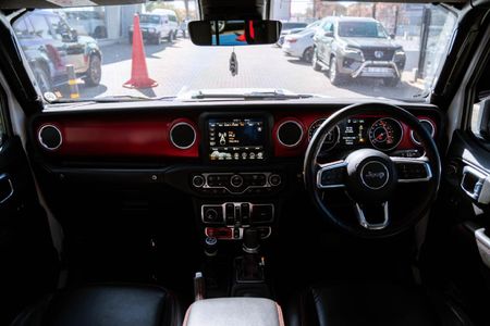 2023-Jeep-Gladiator-Rubicon-36-4x4-Auto-Double-Cab_15