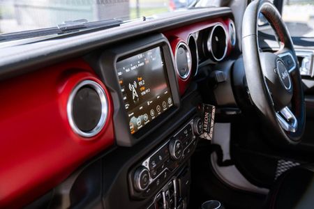 2023-Jeep-Gladiator-Rubicon-36-4x4-Auto-Double-Cab_16