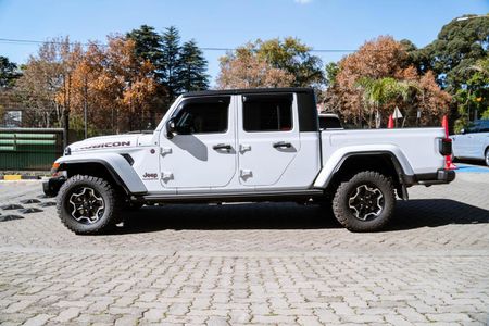 2023-Jeep-Gladiator-Rubicon-36-4x4-Auto-Double-Cab_3