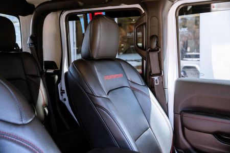 2023-Jeep-Gladiator-Rubicon-36-4x4-Auto-Double-Cab_7