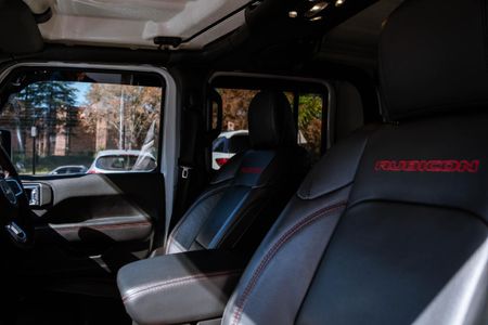 2023-Jeep-Gladiator-Rubicon-36-4x4-Auto-Double-Cab_8