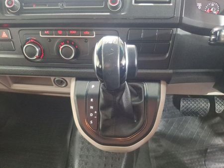 2019-Volkswagen-Kombi-20-TDI-Auto-103kW-Trendline_11