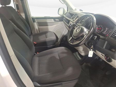 2019-Volkswagen-Kombi-20-TDI-Auto-103kW-Trendline_13