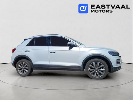 2021-Volkswagen-T-Roc-14-TSI-Design-Auto_7