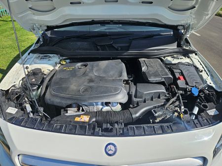2017-Mercedes-Benz-GLA-200_11