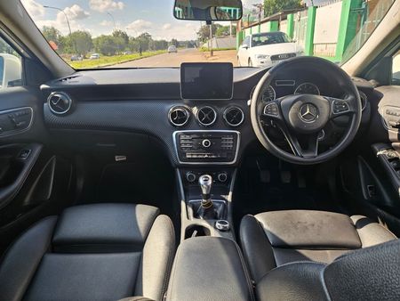 2017-Mercedes-Benz-GLA-200_14