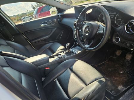 2017-Mercedes-Benz-GLA-200_15