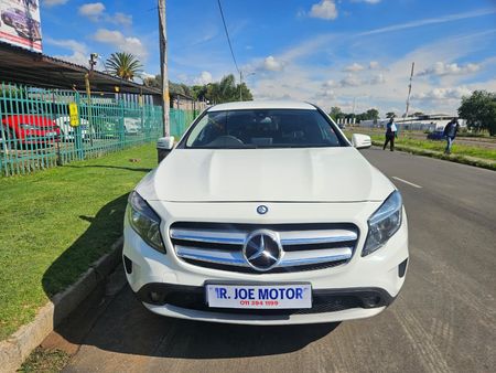2017-Mercedes-Benz-GLA-200_3