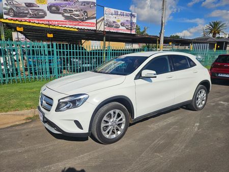2017-Mercedes-Benz-GLA-200_4