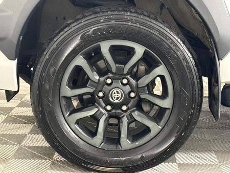 2024-Toyota-Hilux-28-GD-6-Raised-Body-Legend-Auto-Extended-Cab_3