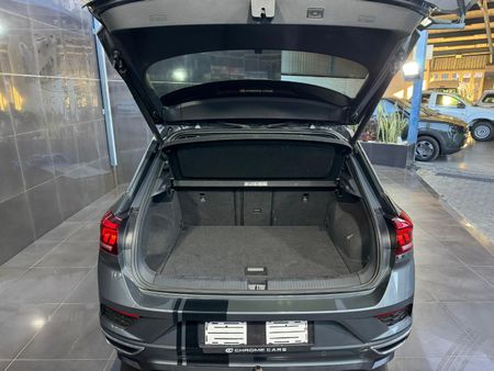 2021-Volkswagen-T-Roc-20-TSI-4Motion-R-Line-Auto_11