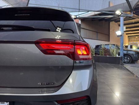2021-Volkswagen-T-Roc-20-TSI-4Motion-R-Line-Auto_20