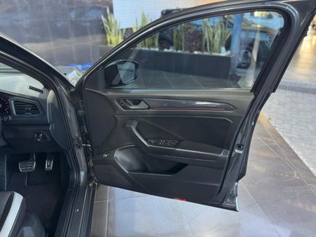 2021-Volkswagen-T-Roc-20-TSI-4Motion-R-Line-Auto_21