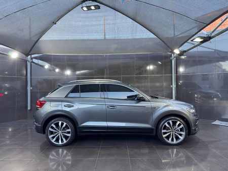 2021-Volkswagen-T-Roc-20-TSI-4Motion-R-Line-Auto_2