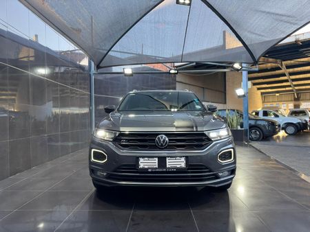 2021-Volkswagen-T-Roc-20-TSI-4Motion-R-Line-Auto_4